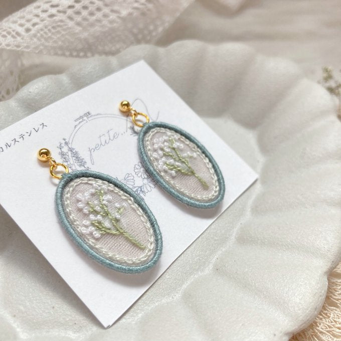 [putiito...] Japanese Handmade Embroidery Earrings, Baby's Breath (Birth Flower for July)