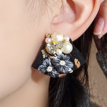 [hatomaha k.] Japanese Handmade Indian Embroidery Ribbon Earrings, Black