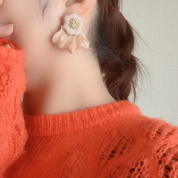 [akairo] Japanese Handmade Flower Petal Embroidery Earrings, Gradated Colour