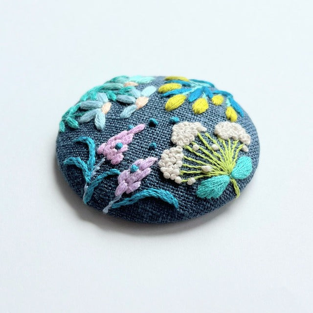 [j.couture] 日本手作 Botanical 花草刺繡胸針，海軍藍色