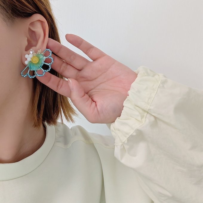 [laSoeur] Japanese Handmade Beads Embroidery Saita Earrings, Clear x Beige
