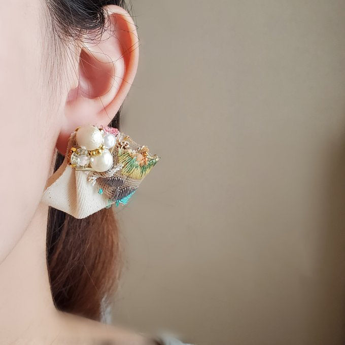 [hatomaha k.] 日本手作印度刺繡耳環，米色 