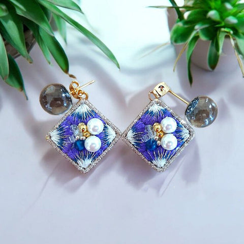[one heart] 日本手作菱形刺繡耳環 ，紫色 (只限耳針）