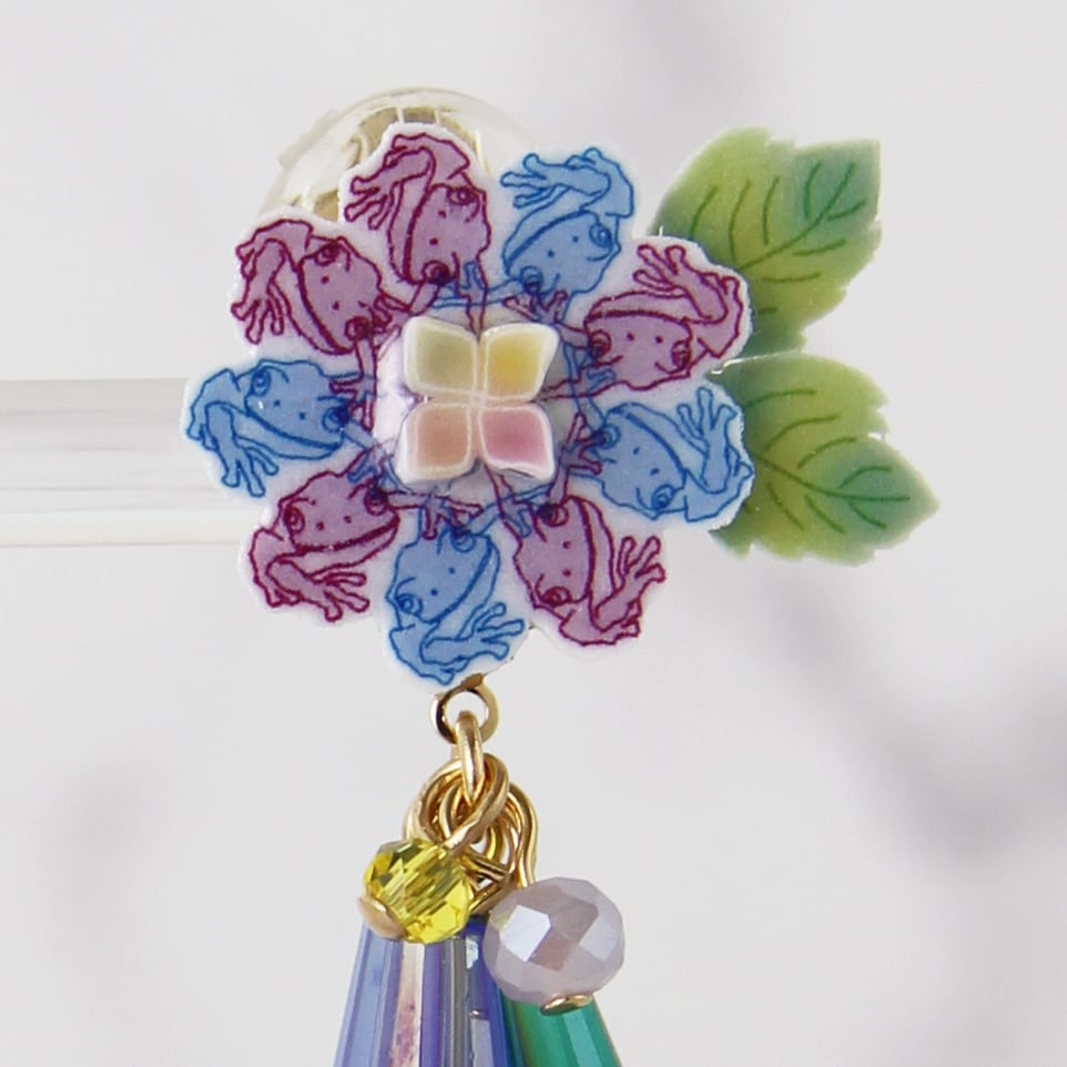 [kooco kirari] Japanese Handmade Ajisai Frog Earrings, Caramel