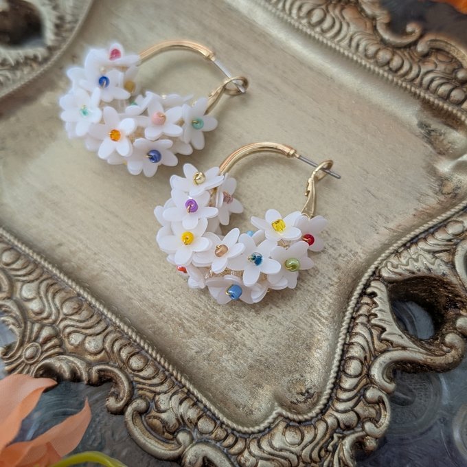 [laSoeur] 日本珠子刺繡Wreath耳環，白色 x 彩色 