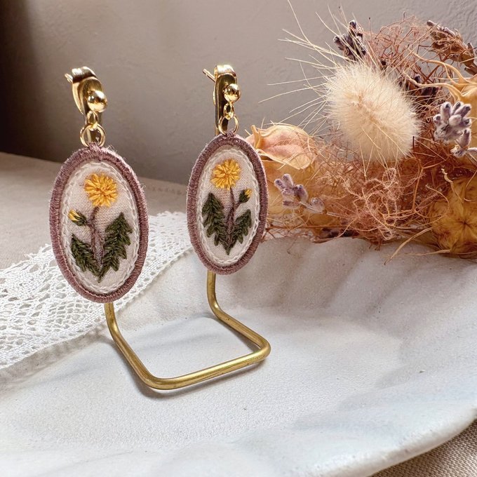 [putiito...] Japanese Handmade Embroidery Earrings, Dandelion (Birth Flower for March)