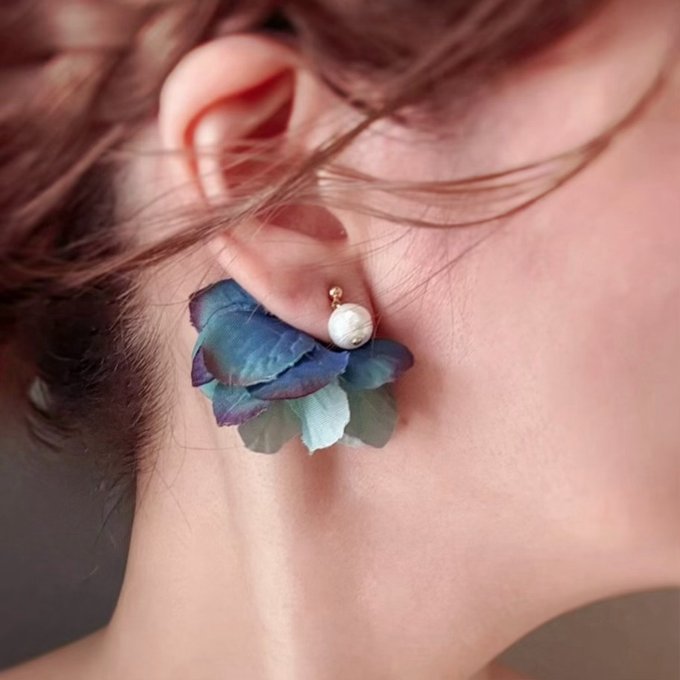 [shii-ffon] Japanese Handmade Petal Earrings, Blue