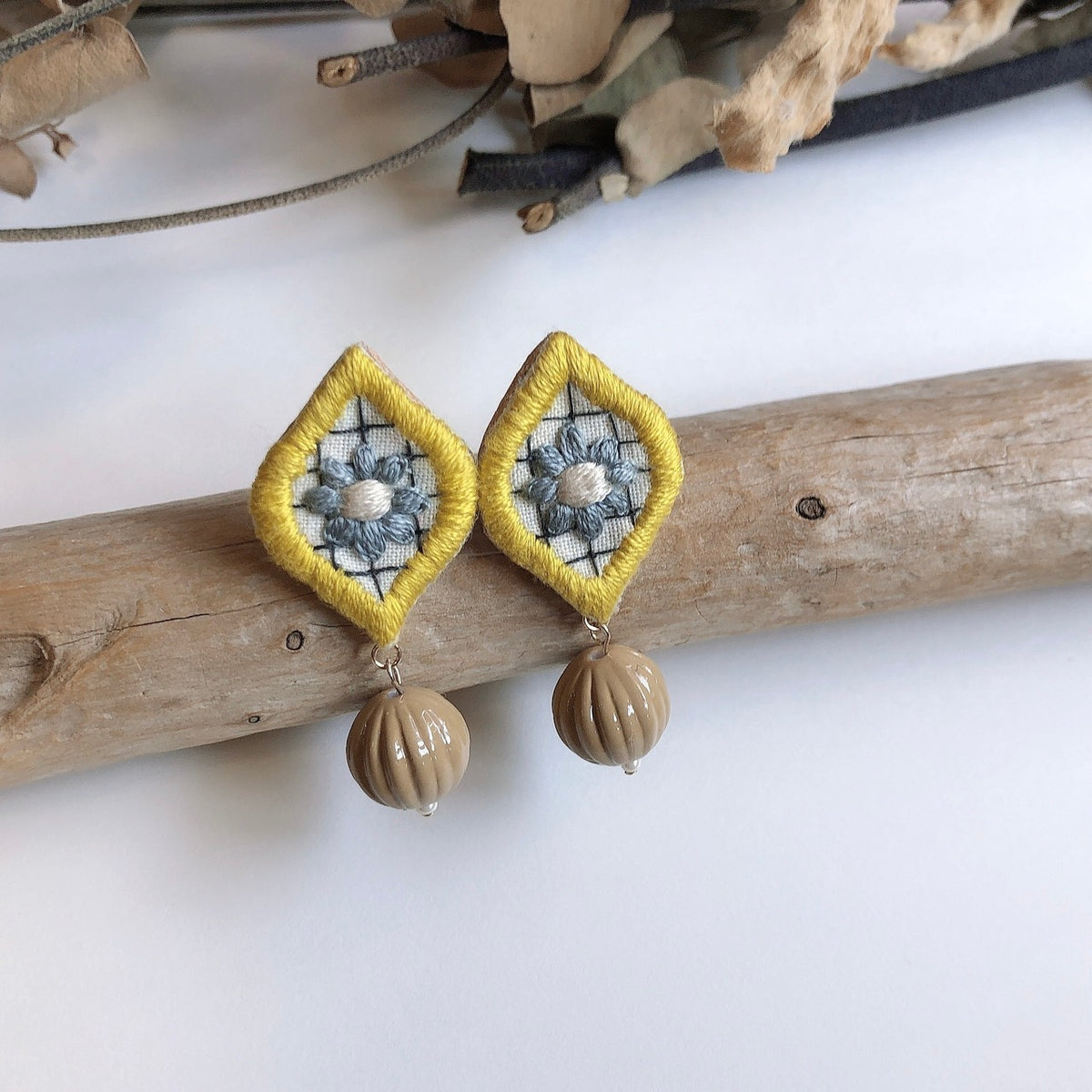 [La Shiga] 日本手作One Tone 刺繡耳環