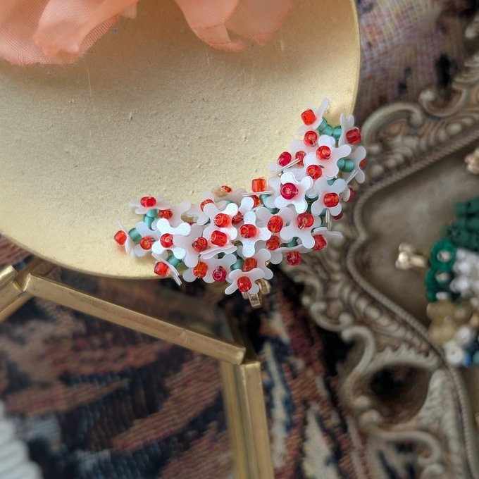 [laSoeur] Japanese Handmade Beads Embroidery Nonohana Ear Cuff, White x Red