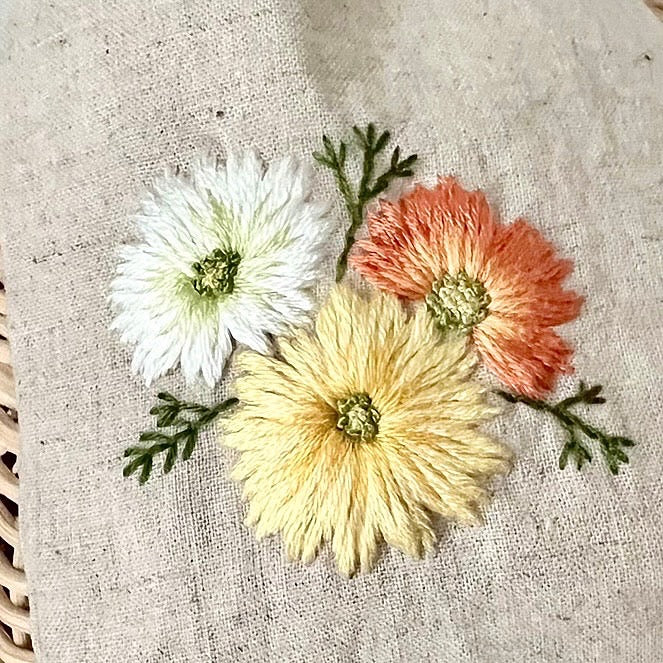 [aya] 日本手作大波斯菊刺繡髮帶 米色