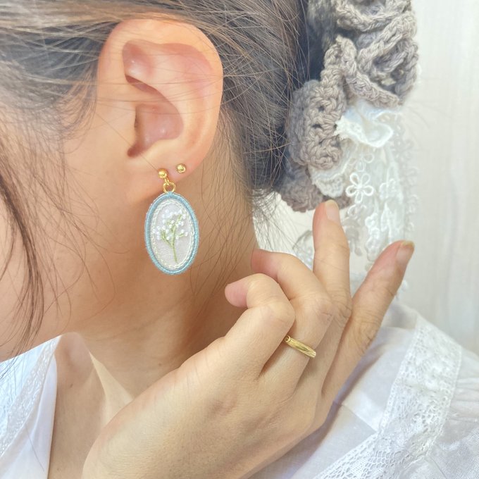 [putiito...] Japanese Handmade Embroidery Earrings, Baby's Breath (Birth Flower for July)