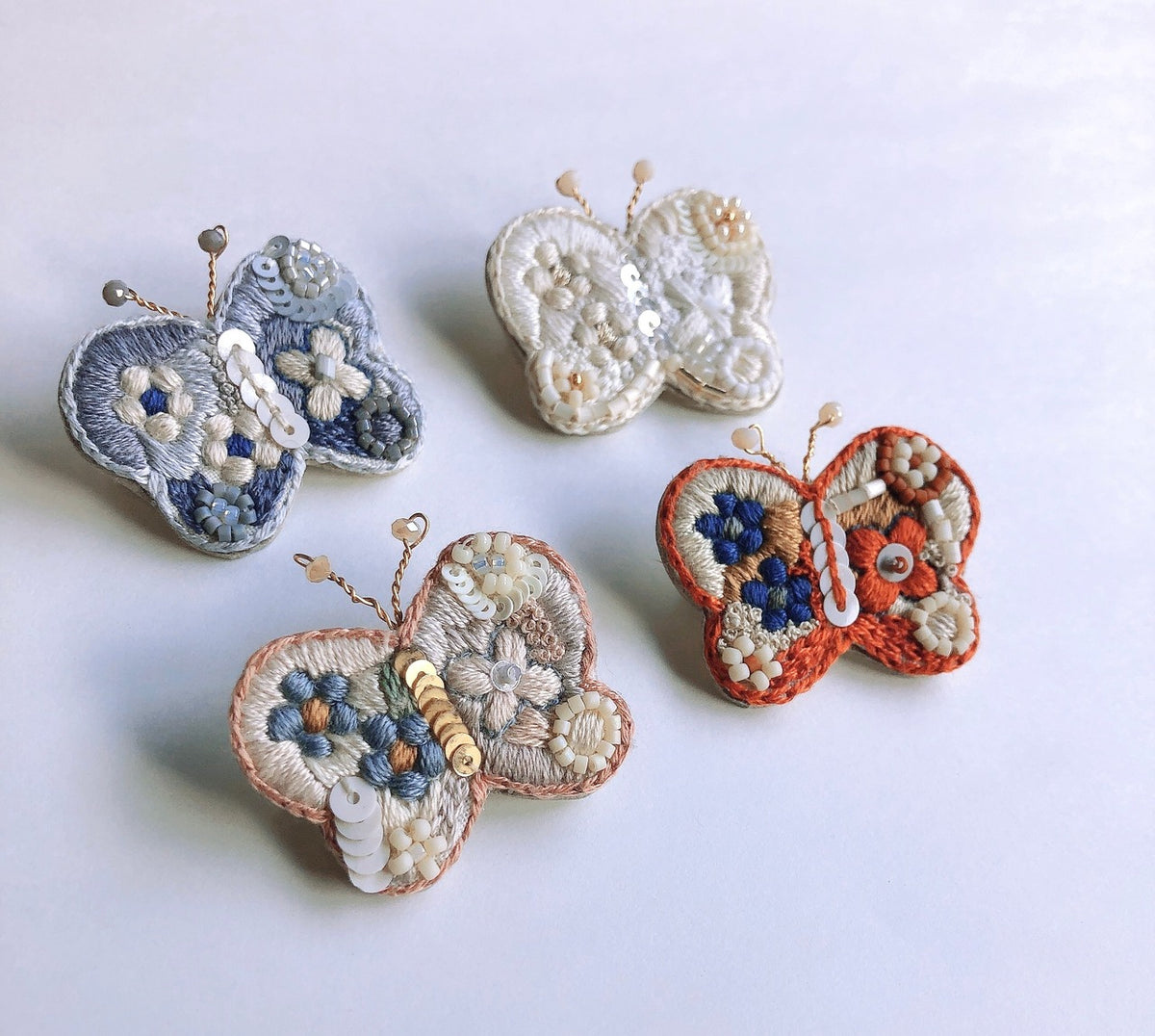 [La Shiga] Japanese Handmade Antique Butterfly Embroidery Brooch, White x Beige