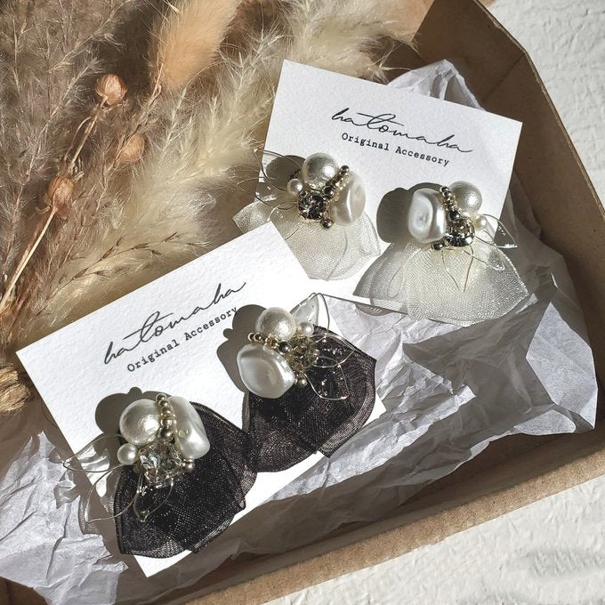 [hatomaha k.] Japanese Handmade Dipflower Earrings, Black