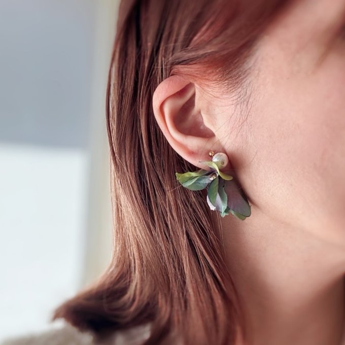 [shii-ffon] Japanese Handmade Petal Earrings, Green x Purple