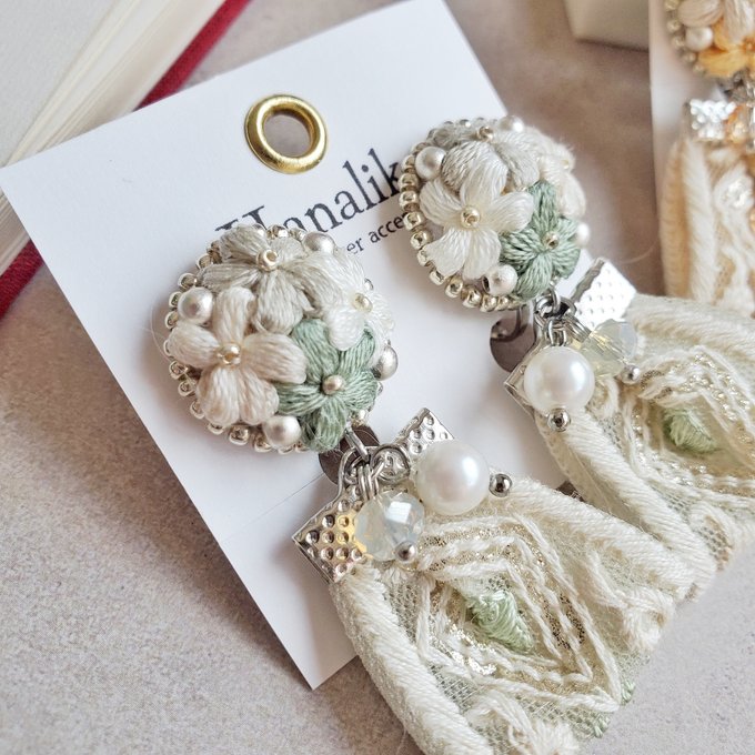 [Hanaliko] Japanese Handmade Bouquet Flower Embroidery with Indian Ribbon Earrings, Green