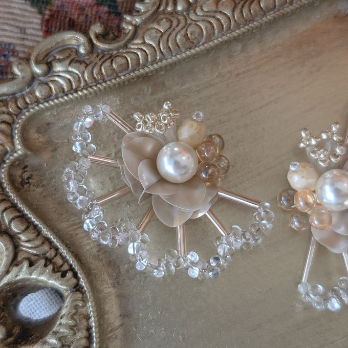 [laSoeur] Japanese Handmade Beads Embroidery Saita Earrings, Clear x Beige