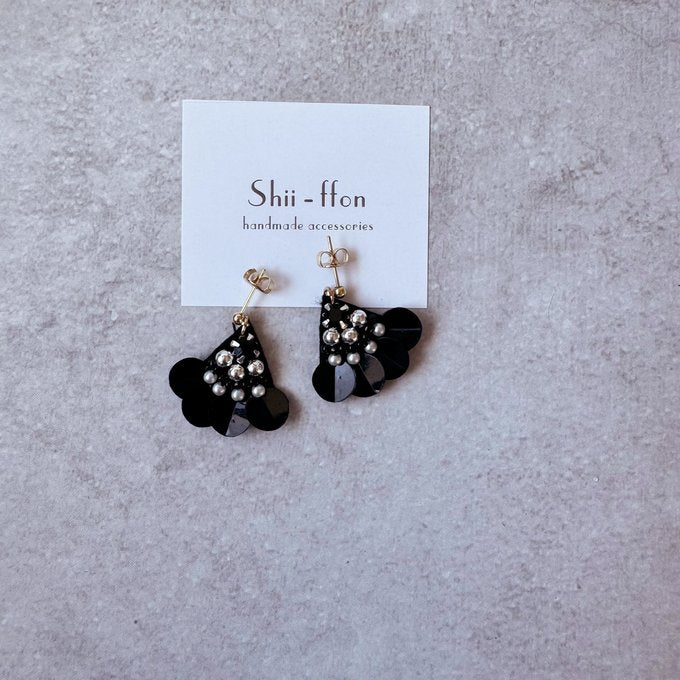 [shii-ffon] Japanese Handmade Sprinkle Flower Earrings, Black