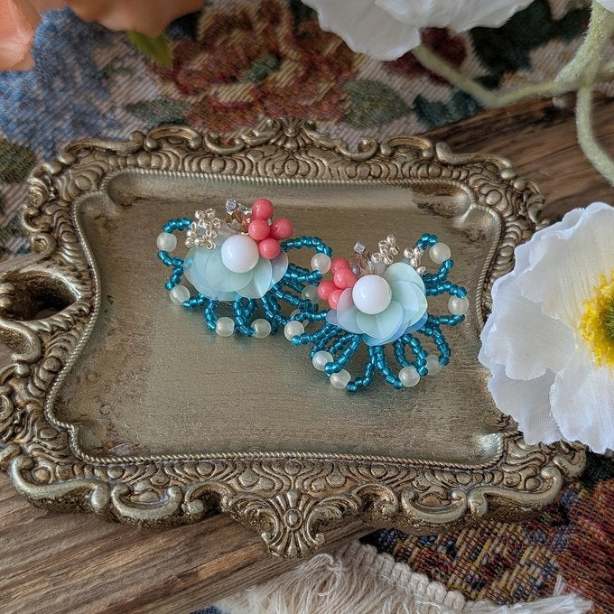 [laSoeur] Japanese Handmade Beads Embroidery Saita Earrings, Blue x White