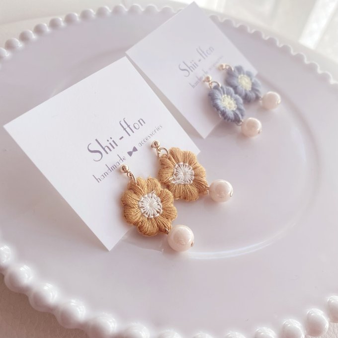 [shii-ffon] Japanese Handmade Flower Earrings, Purplish Blue