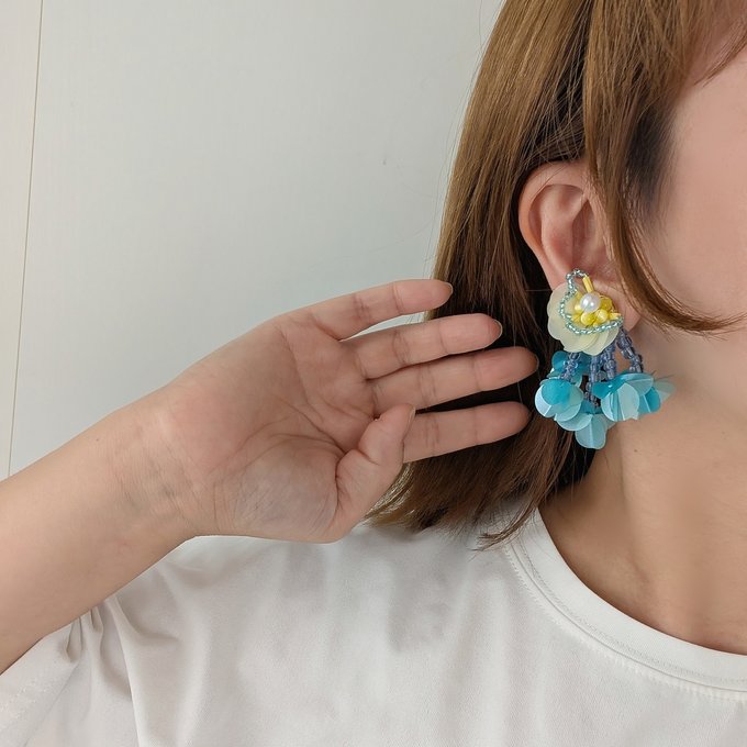 [laSoeur] Japanese Handmade Beads Embroidery Pompon Earrings, Blue x Yellow