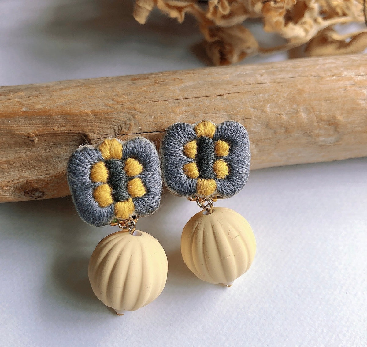 [La Shiga] 日本手作復古風刺繡耳環，黑色