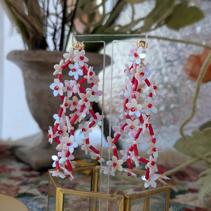 [laSoeur] Japanese Handmade Beads Embroidery Shidare Two-way Earrings, White x Red