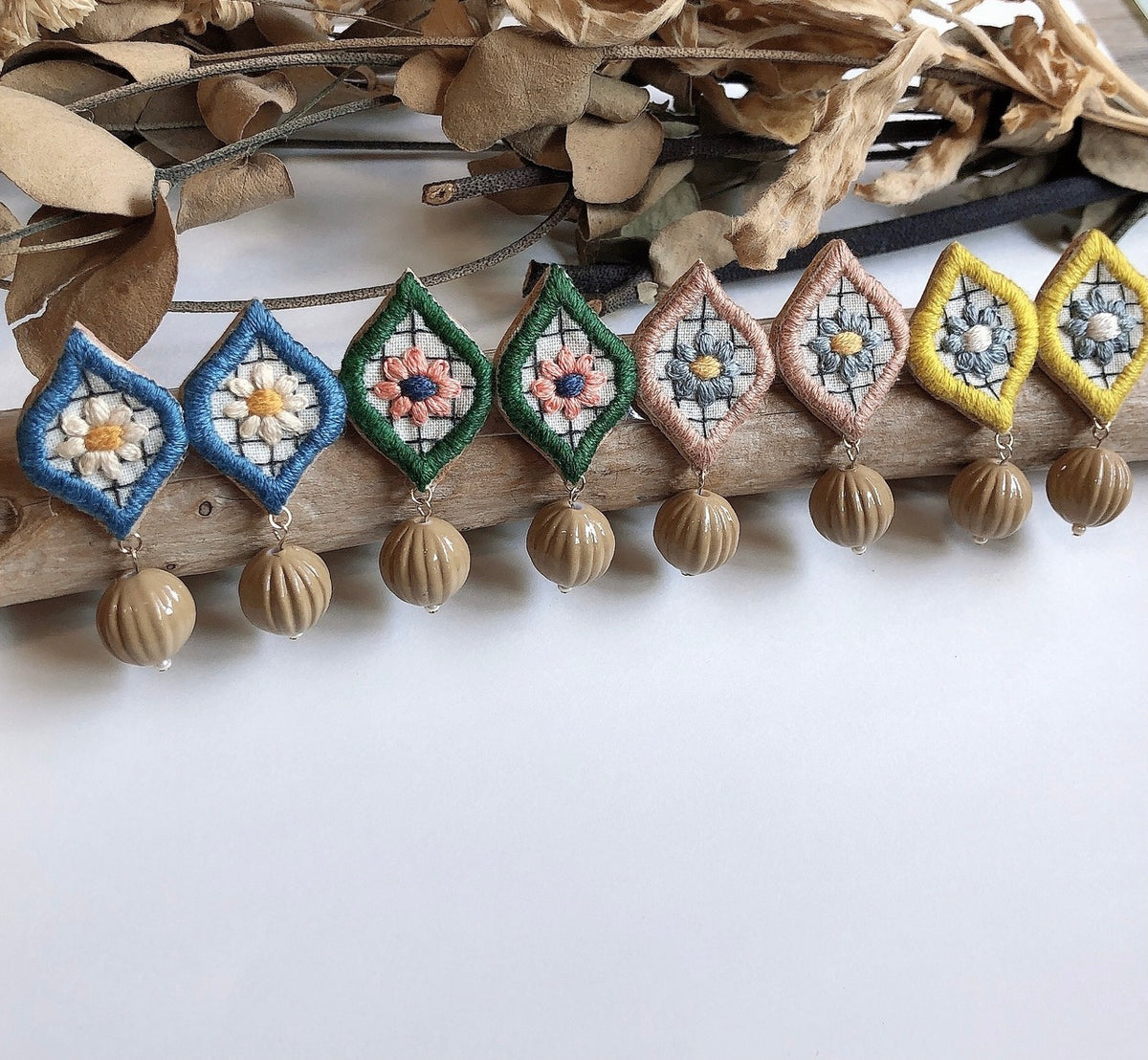 [La Shiga] 日本手作One Tone 刺繡耳環