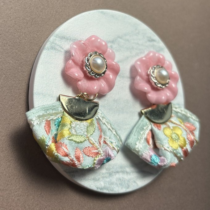 [mameko] Japanese Handmade Indian Embroidery Ribbon Earrings, Soft Pink