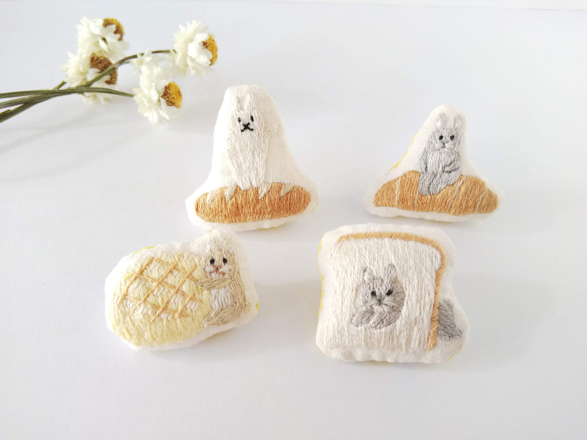 [mopsi] Japanese Handmade Rabbit on Croissant Embroidery Brooch