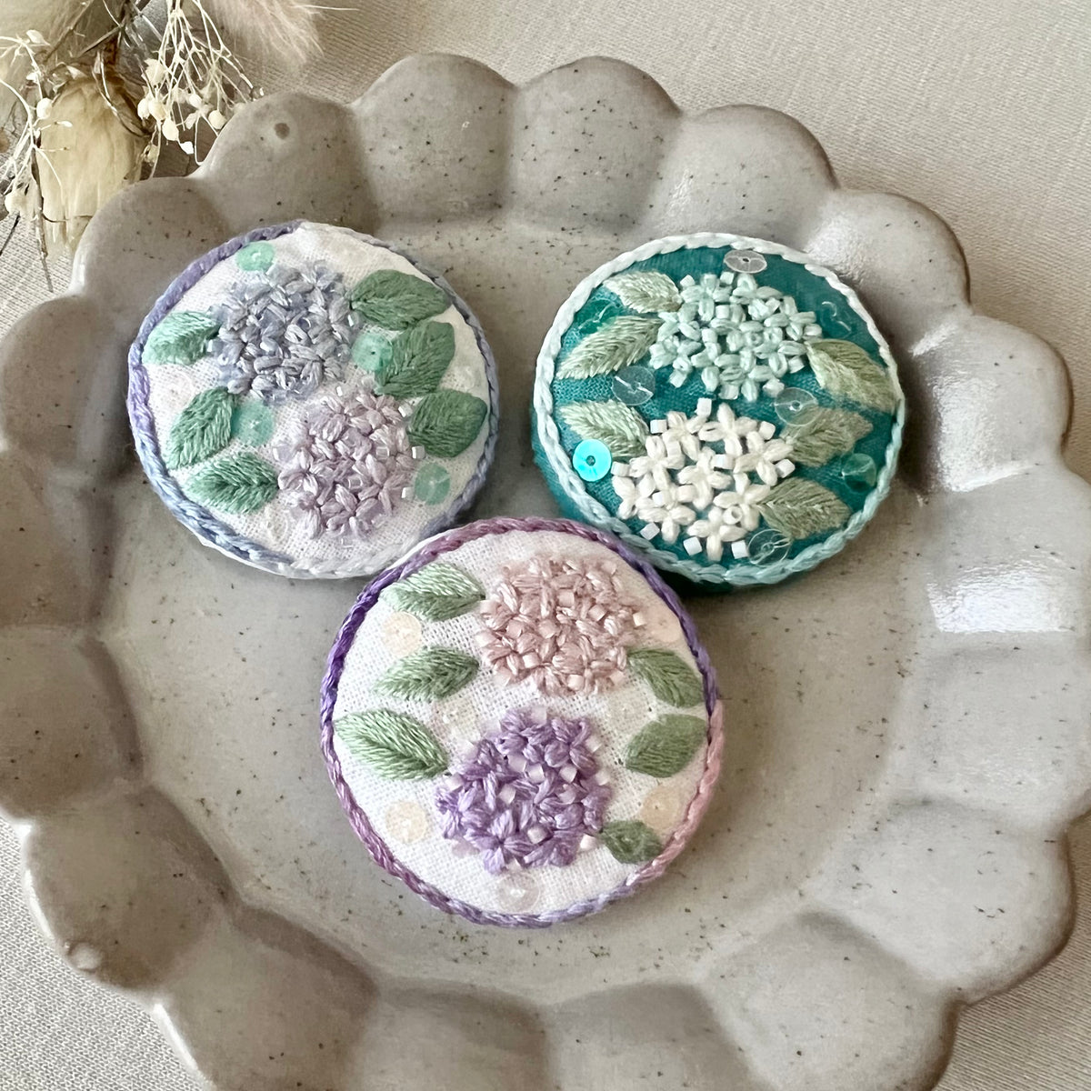 [aya] 日本手作繡球花刺繡胸針或橡筋，綠色