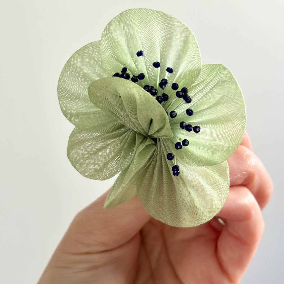 [kiki tumami] 日本手作手染 Tsumami Kanzashi 自由胸針，卡其色