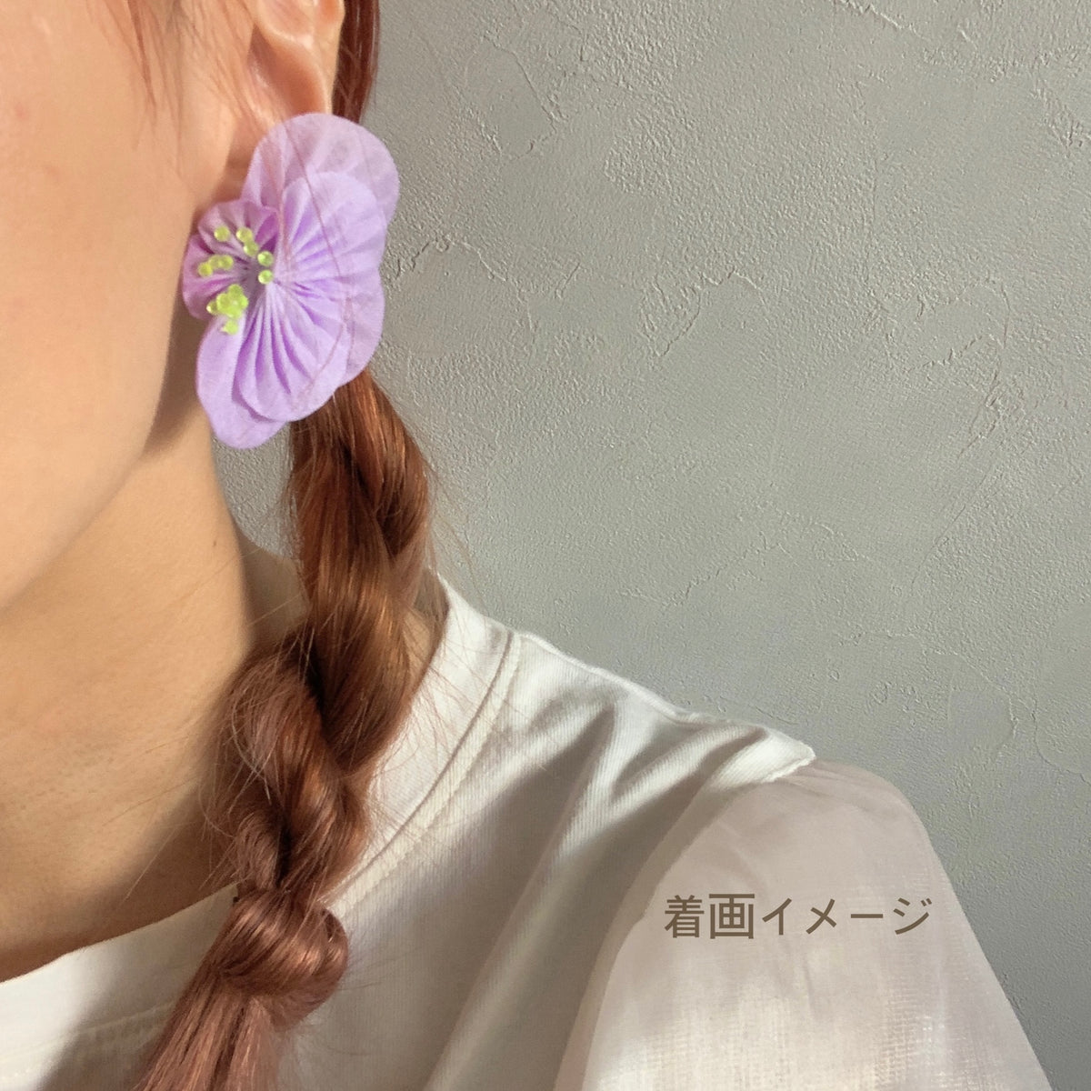 [kiki tumami] 日本手作手染 Tsumami Kanzashi 空中花耳環，奶油黃 x 藍色