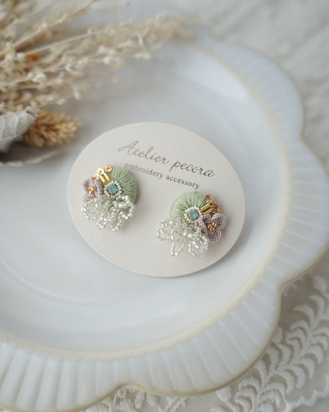 [Atelier pecora] Japanese Handmade Colore Embroidery Earrings, Green x White