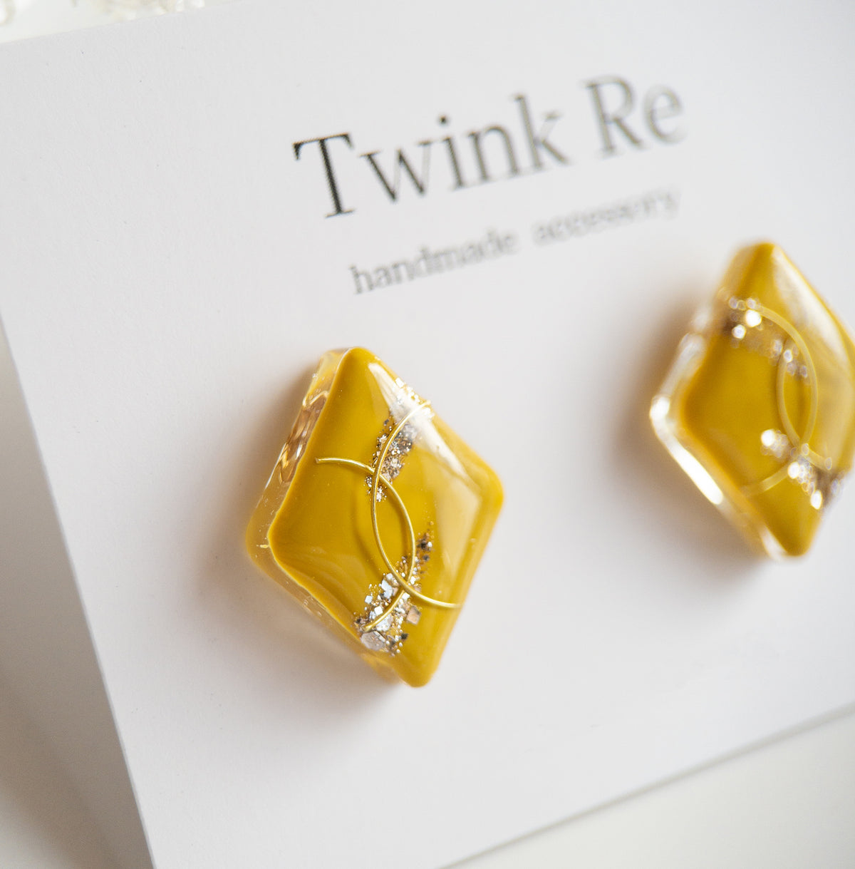 [Twink Re] Japanese Handmade Japanese Styled Diamond-shaped Resin Earrings, Yellow