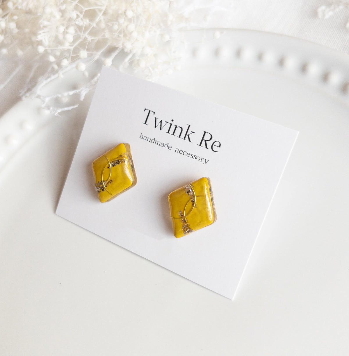 [Twink Re] Japanese Handmade Japanese Styled Diamond-shaped Resin Earrings, Yellow