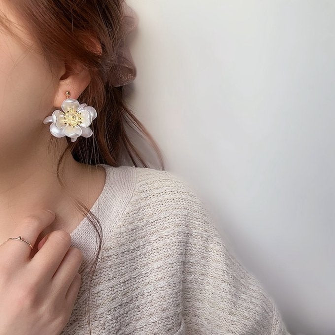 [la mue] Japanese Handmade Beads & Pearls Earrings, Gold