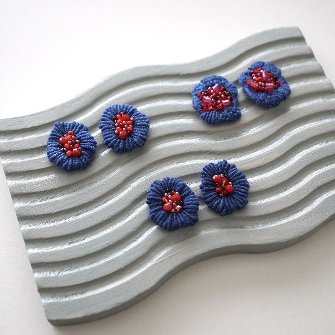 [akairo] Japanese Handmade Embroidery Earrings, Blue x Red