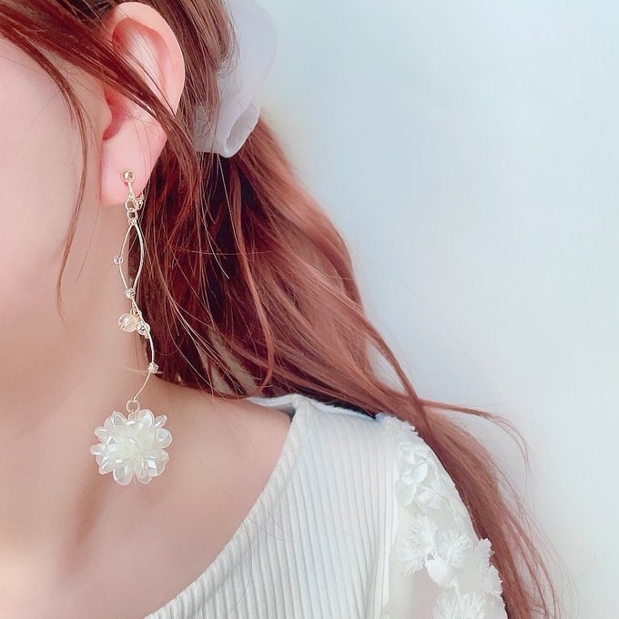 [la mue] Japanese Handmade Beads & Pearls Earrings, White