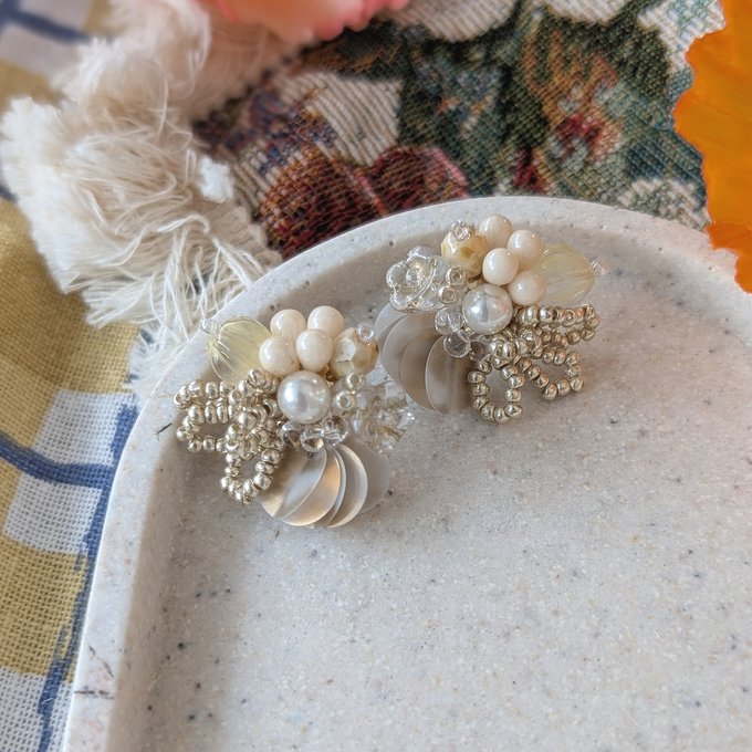 [laSoeur] Japanese Handmade Beads Embroidery Saita Earrings, Platinum