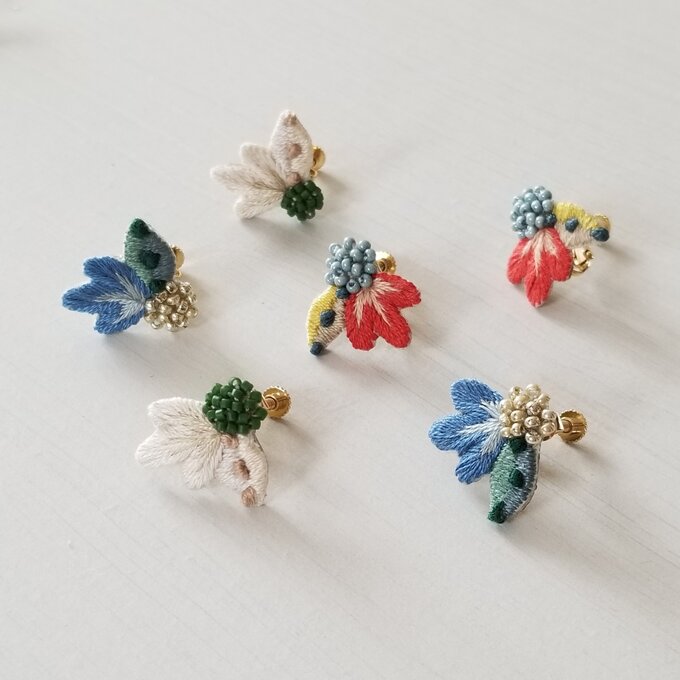 [ai ann] 日本手作植物刺繡耳環，藍色