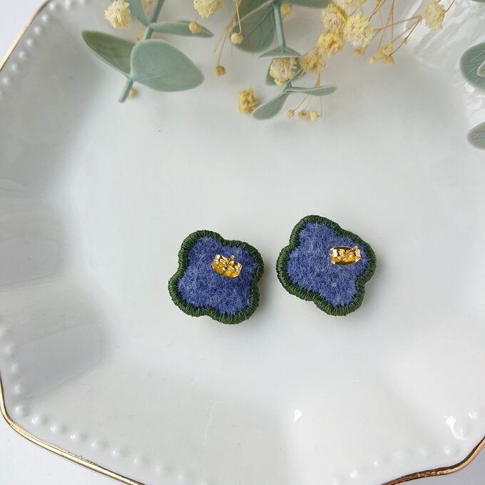 [onnelista] 日本手作幸運花朵刺繡耳環，綠色