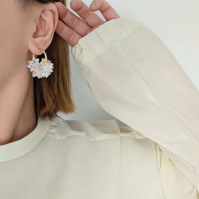 [laSoeur] Japanese Handmade Beads Embroidery Wreath Earrings, White x Red