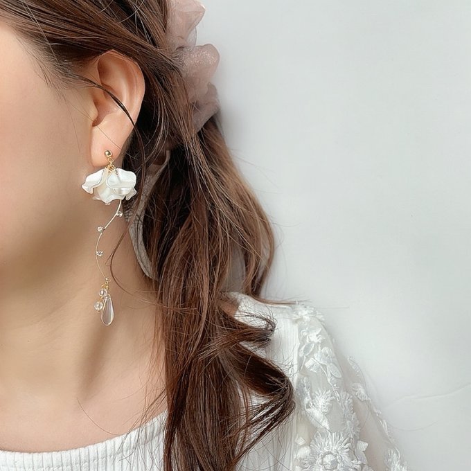 [la mue] Japanese Handmade Beads & Pearls Earrings, White
