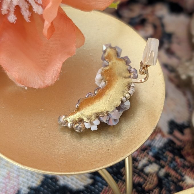 [laSoeur] Japanese Handmade Beads Embroidery Nonohana Ear Cuff, Purple x Milky White