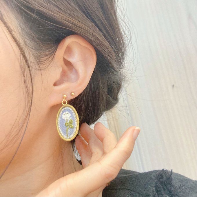 [putiito...] Japanese Handmade Embroidery Earrings, White Clover (Birth Flower for April)