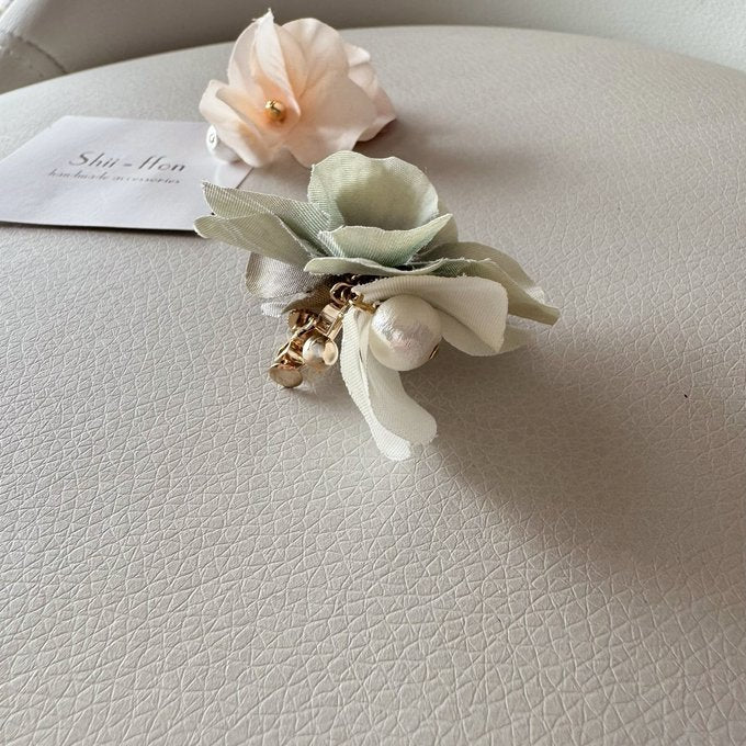 [shii-ffon] Japanese Handmade Petal Earrings, Green