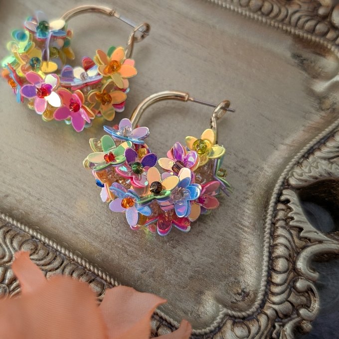 [laSoeur] 日本珠子刺繡Wreath耳環，幻彩色 
