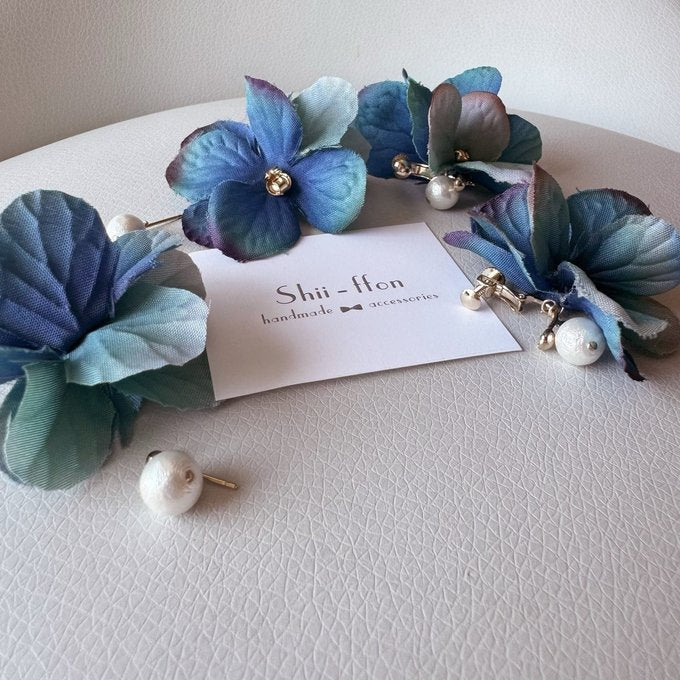 [shii-ffon] Japanese Handmade Petal Earrings, Blue