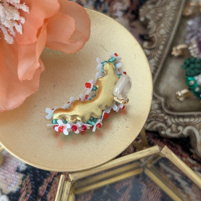 [laSoeur] Japanese Handmade Beads Embroidery Nonohana Ear Cuff, White x Red